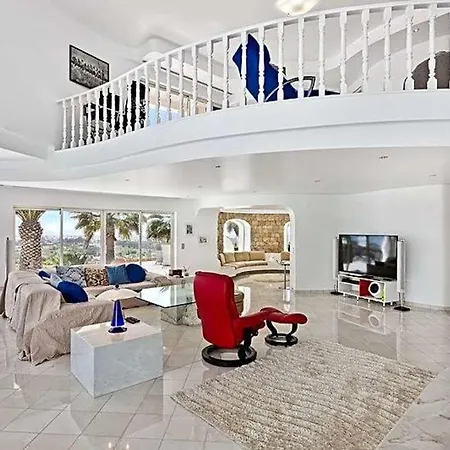 Villa Sleeps 7 Air Con Wifi *