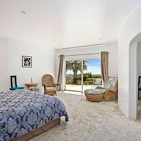 Sleeps 7 Air Con Wifi וילה